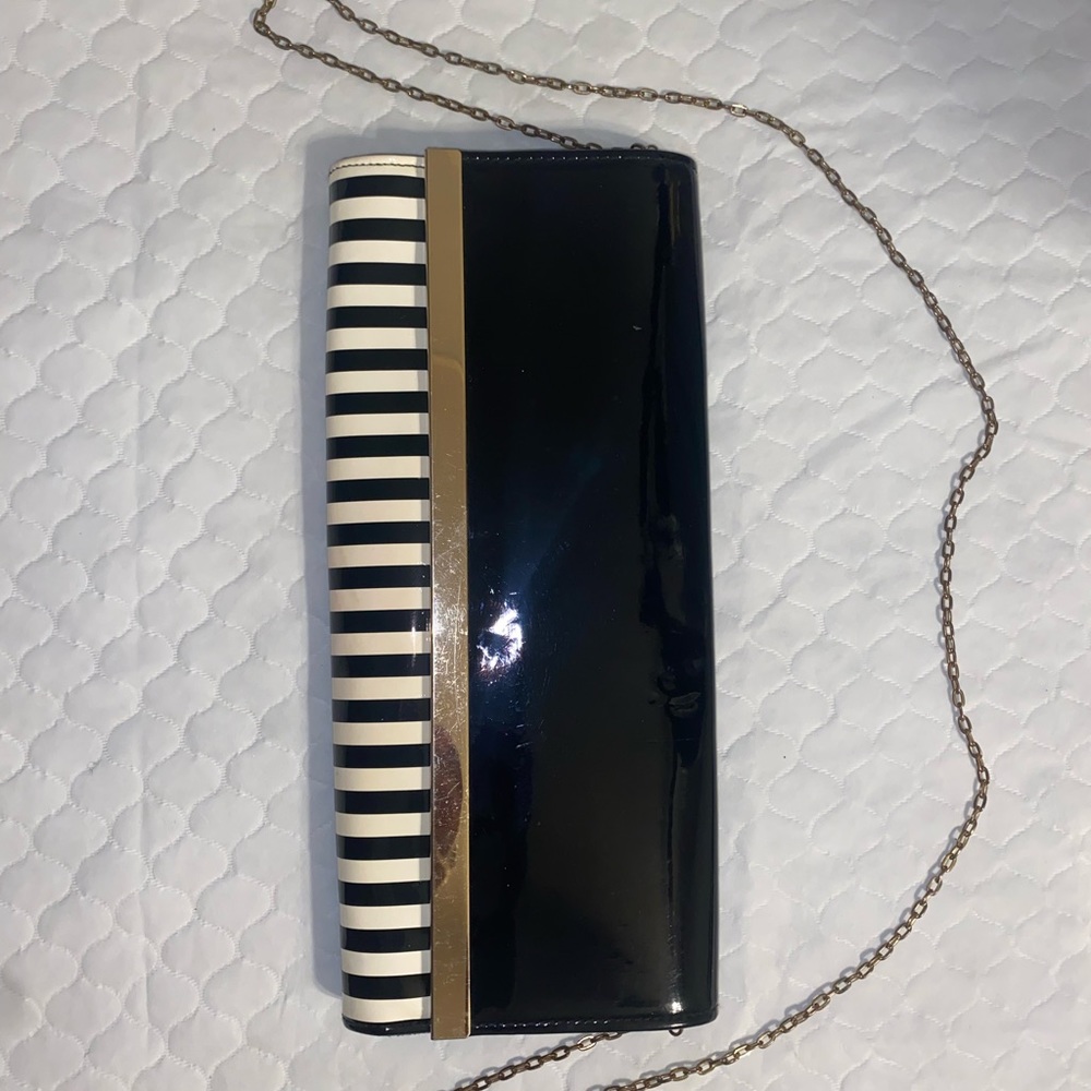 Black and white bags / call it spring